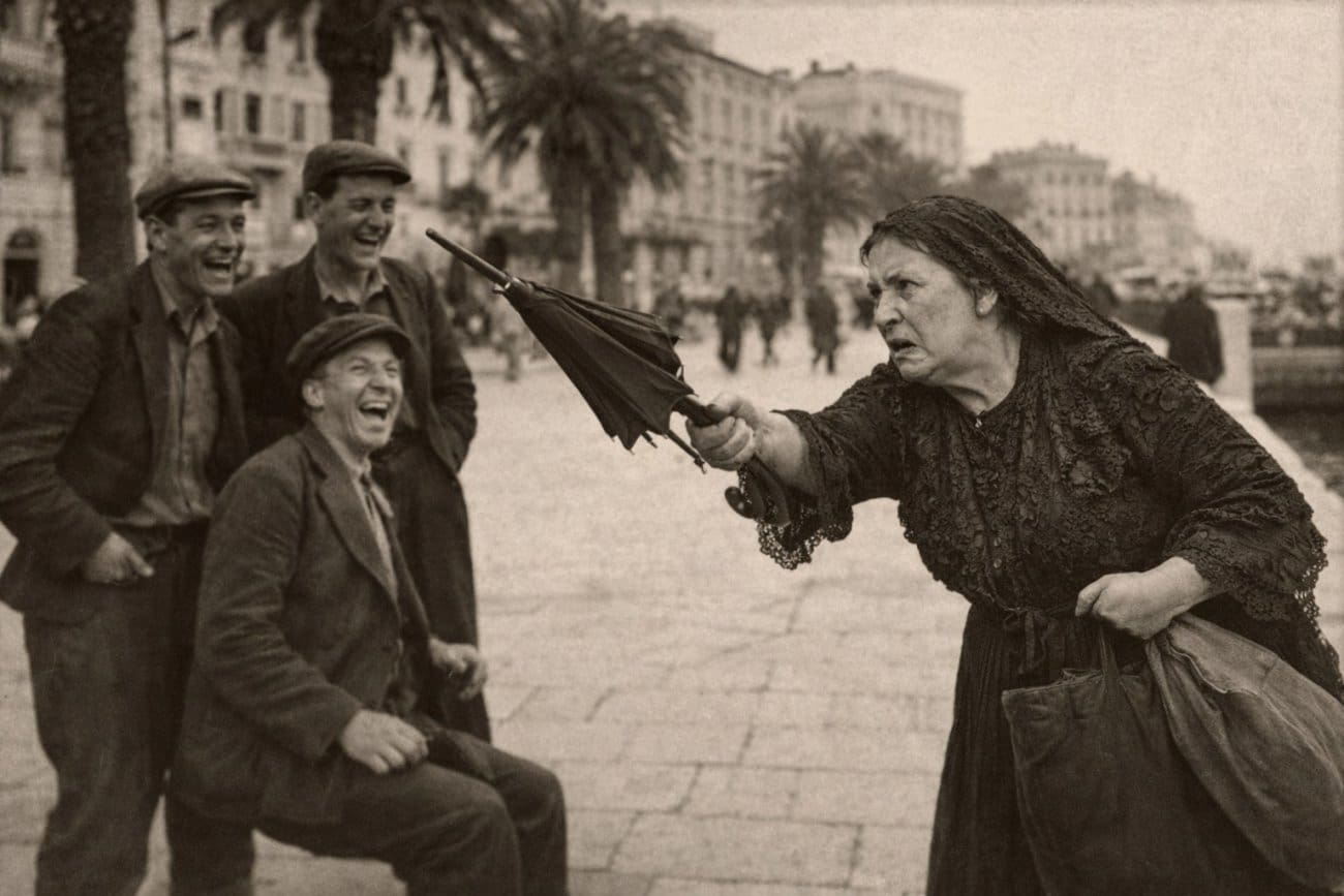 "Šjora Liša ča po putu piša": Naljutila bi se kada bi čula ruganje, prijetila bi svojim crnim kišobranom