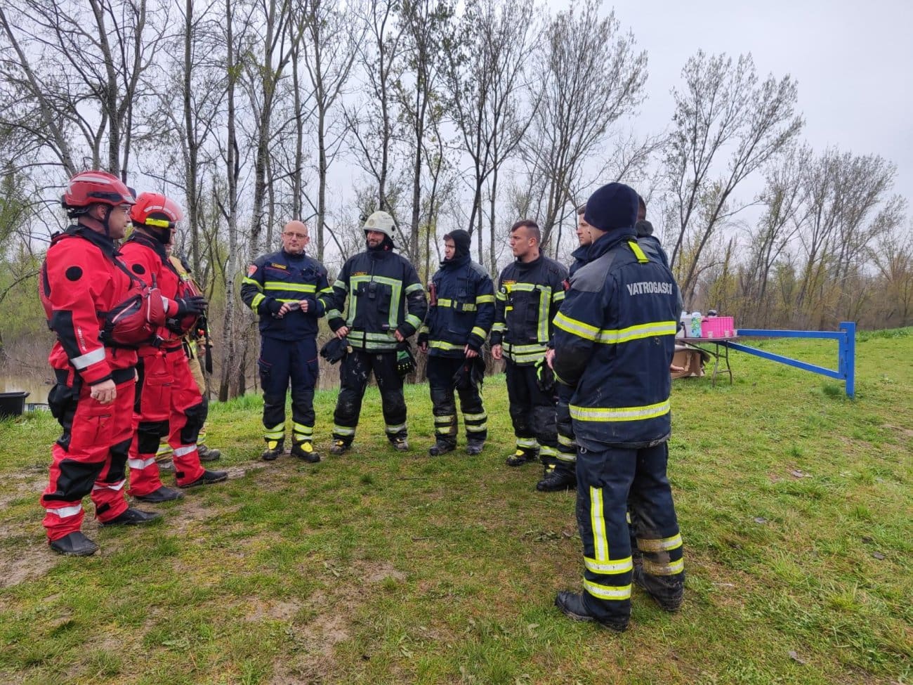 Vatrogasci spašavali ljude sa stabala: Dramatična akcija na Savi, izvučeno 30 osoba
