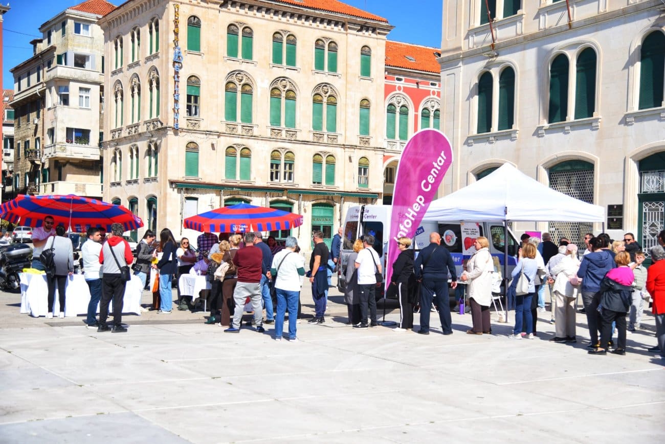 FOTO Na Rivi održana javnozdravstvena akcija: Građani besplatno provjeravali zdravlje jetre