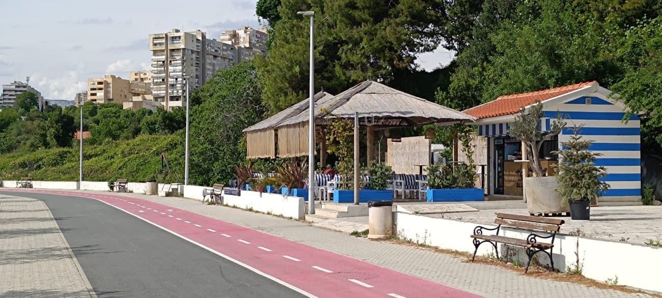 Umjesto Coxa uskoro novi, legalni kafić i štekat. Iako, u uvali Trstenik već se danas može piti kava na suncu...