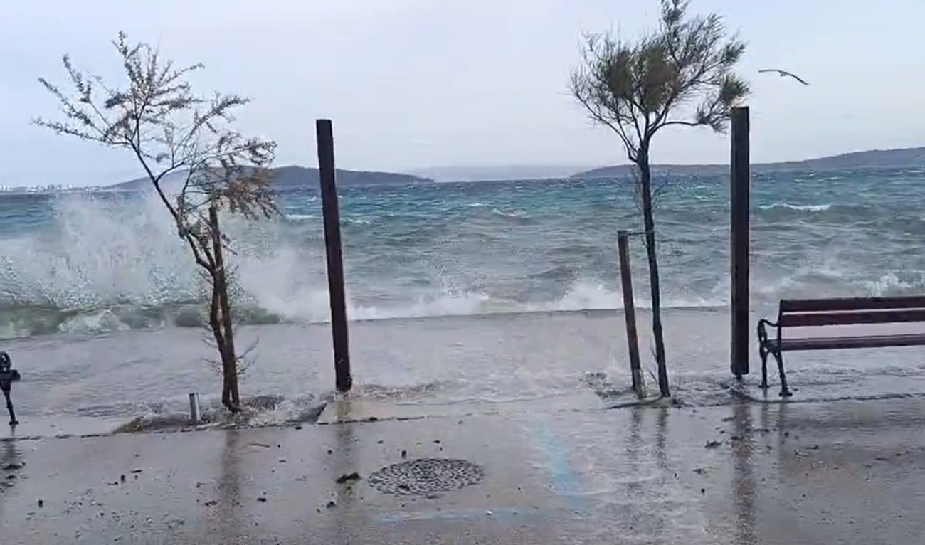 VIDEO U Dalmaciji valovi dosežu vrhunac, sutra slijedi slabljenje