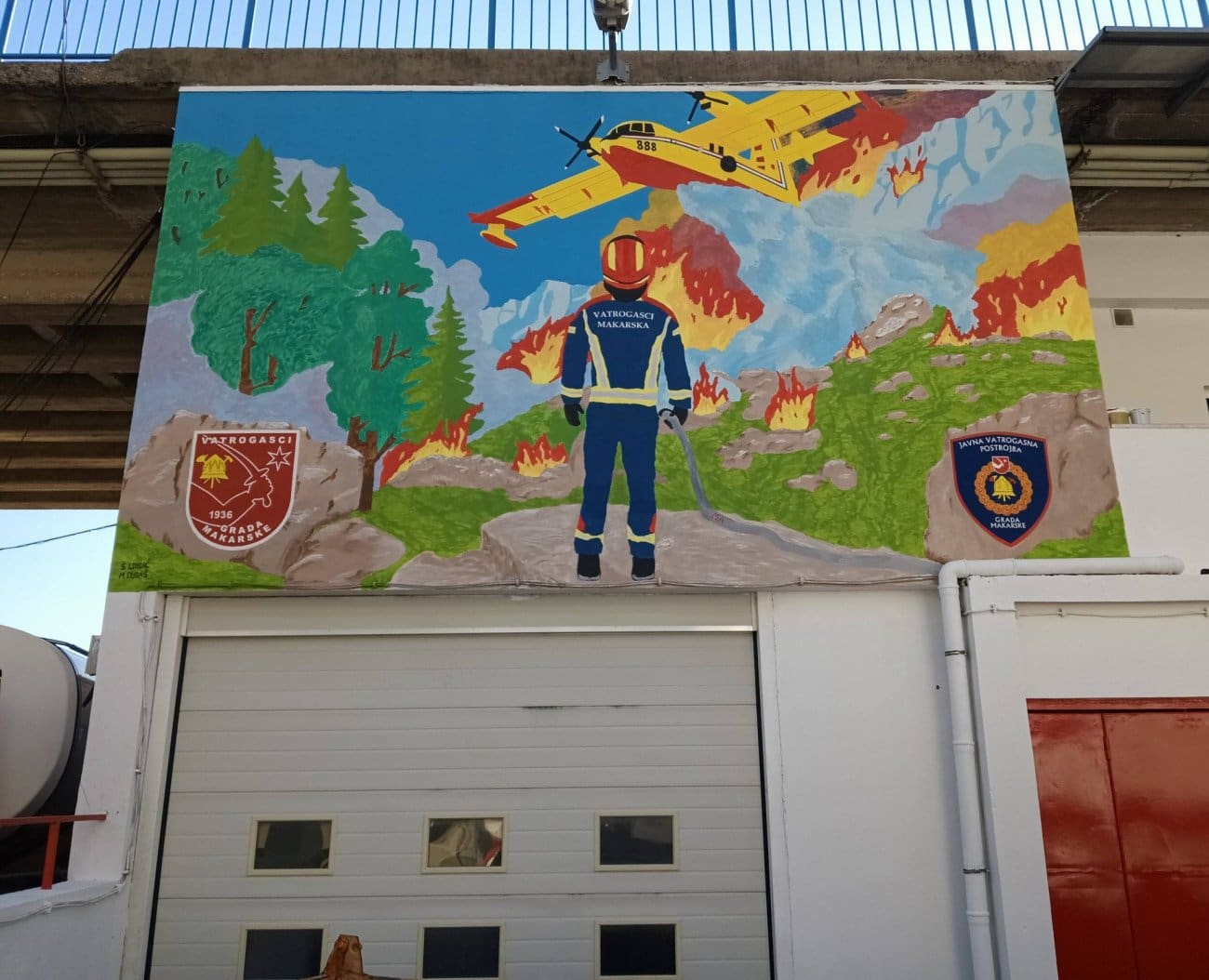 Vatrogasci iz Makarske predstavili novi mural: "Simbol je i zahvala svim kolegama vatrogascima"