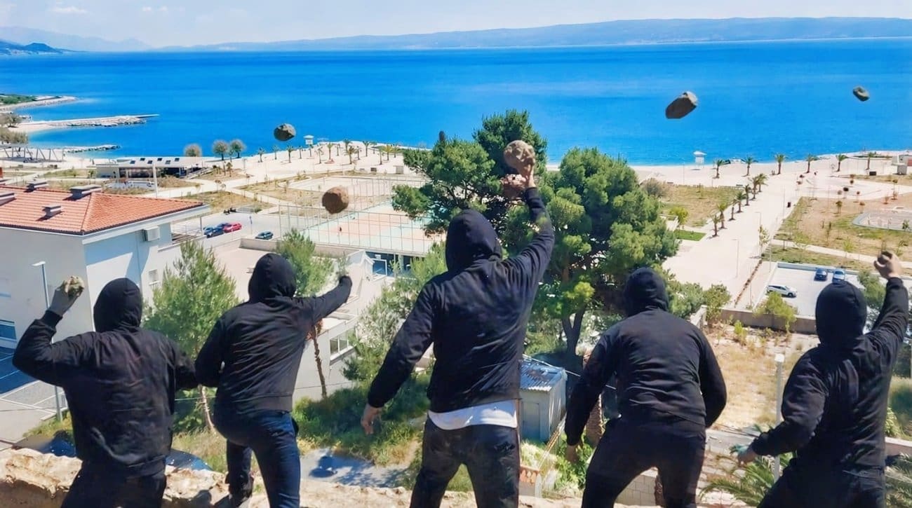 Policija identificirala djecu koja su bacala kamenje na Žnjanu: Uključuje se i socijalna služba