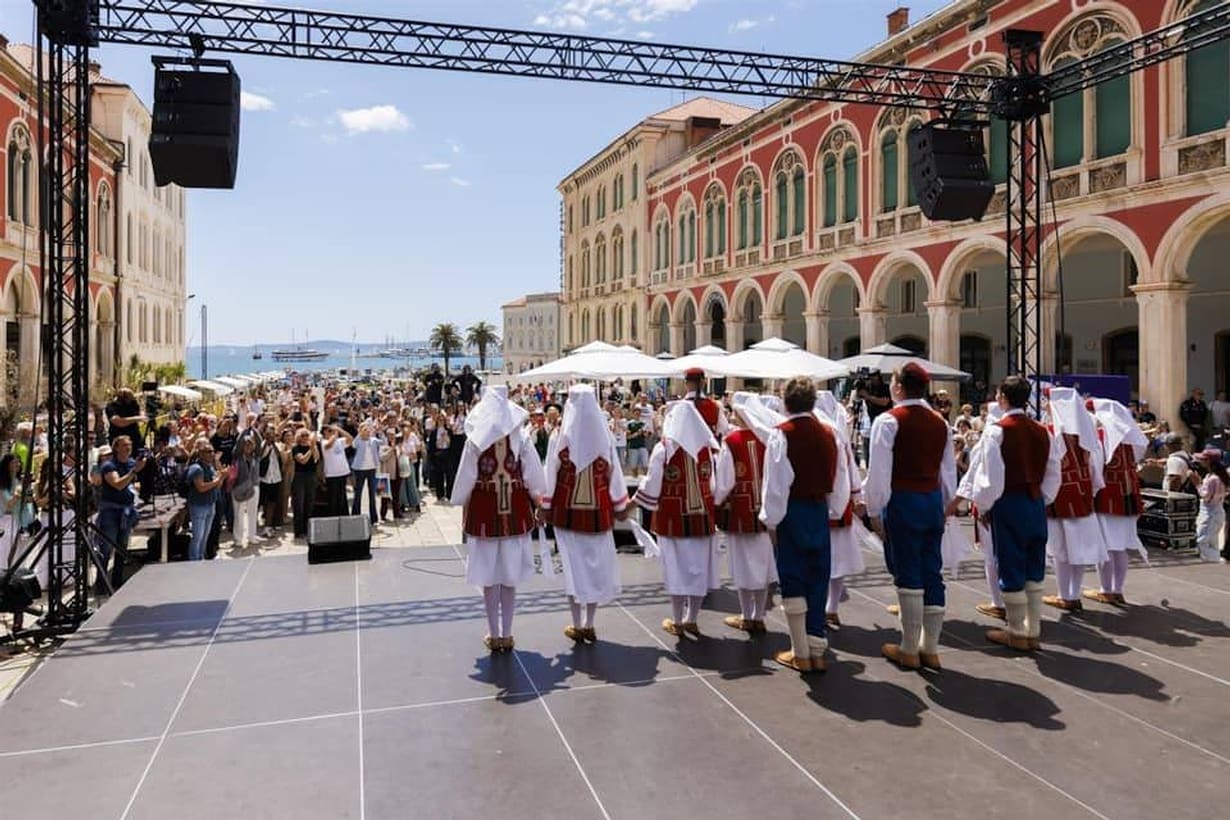 "Živa baština Dalmacije" na Prokurativama: tradicija živi kroz ljude i običaje