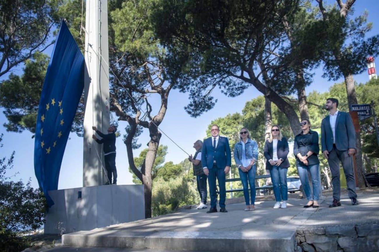 Podizanjem europske zastave na Marjanu i intoniranjem himne "Oda radosti", u Splitu je obilježen Dan Europe.
