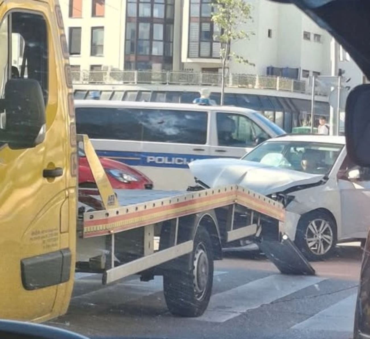 U jutarnjem sudaru u Splitu sudjelovalo i taksi vozilo? Jedna osoba ozlijeđena