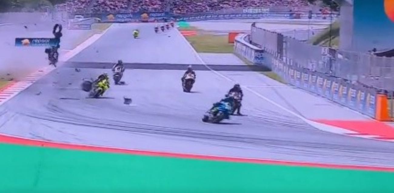 VIDEO Teška nesreća obilježila MotoGP utrku, Marquez završio u zaštitnom zidu