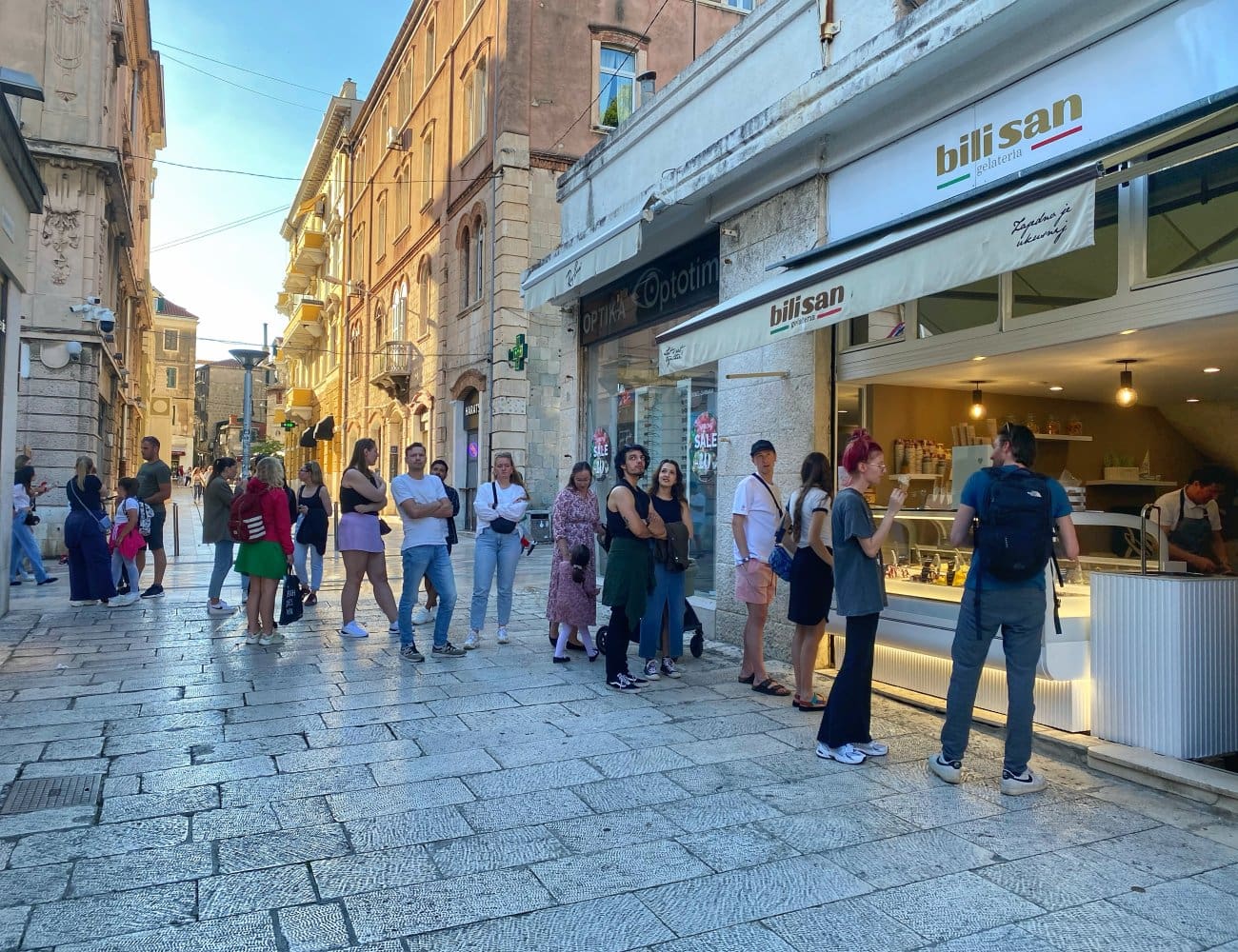 FOTO Redovi pred ovom splitskom gelaterijom dobro su poznati, a sada časte sve građane besplatnim sladoledom!