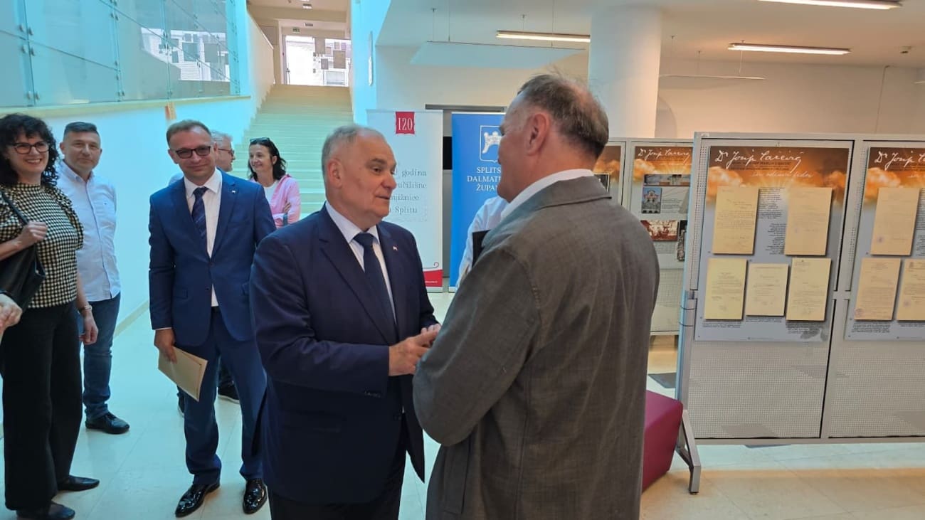 Župan Blaženko Boban nazočio otvorenju izložbe o mons. dr. Josipu Mariji Careviću