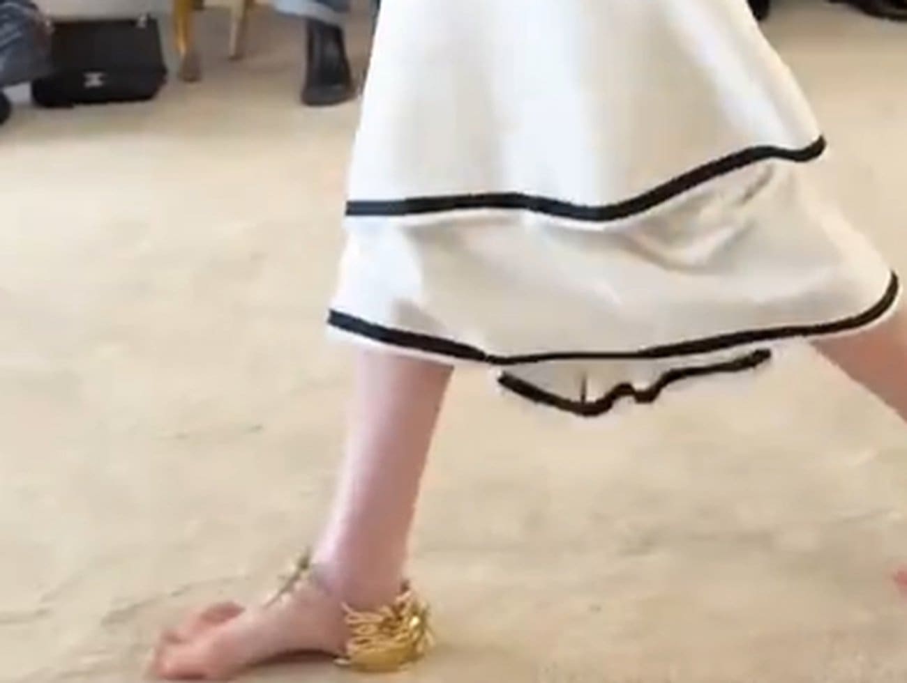 Ovo morate vidjeti. Chanel predstavio "cipele bez potplata" i pokrenuo raspravu: Modni hir ili novi ljetni trend?