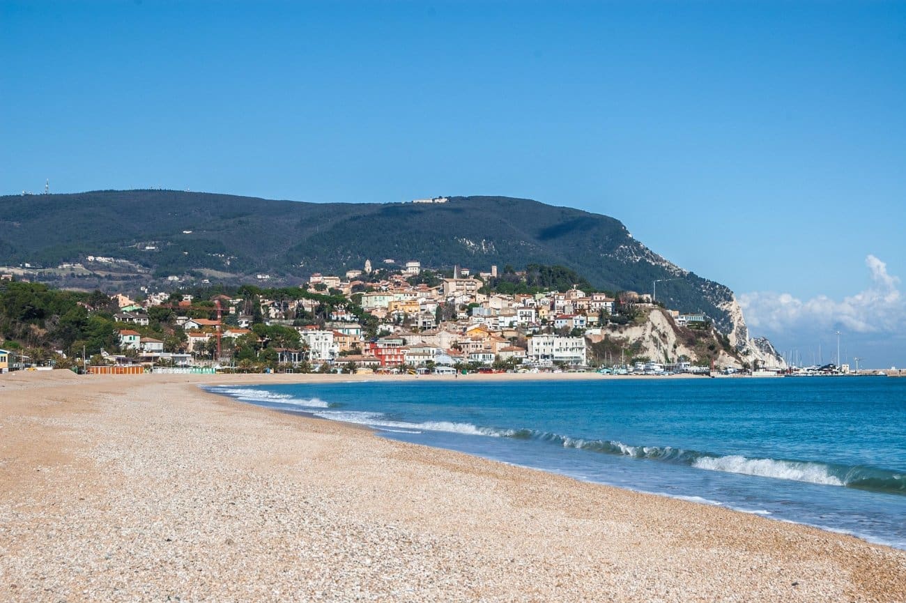 Cijene na jednoj jadranskoj plaži šokiraju: Do 3000 eura za sezonu