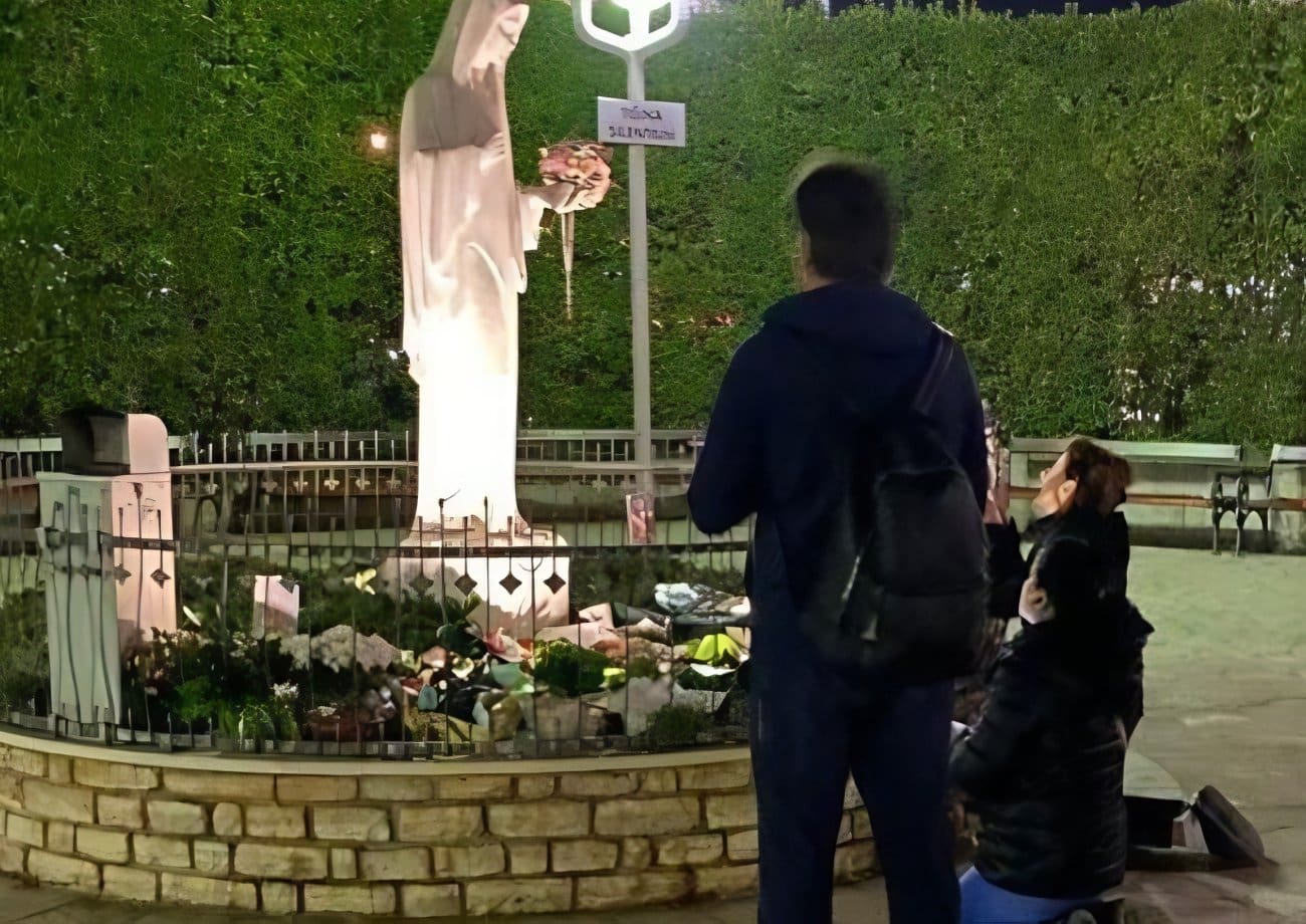 Dalić ponovno na putu vjere: Izbornik Vatrenih pješice krenuo iz Livna prema Međugorju uoči SP-a