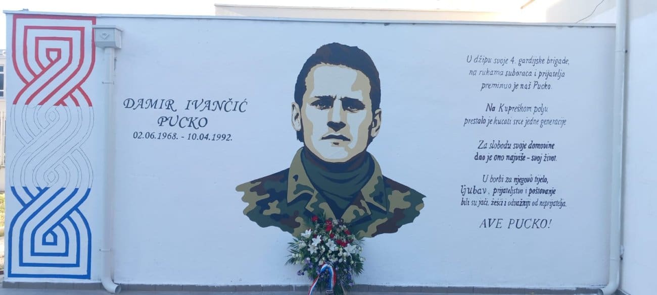 Novi mural u čast Damiru Ivančiću Pucku na zidu OŠ Plokite