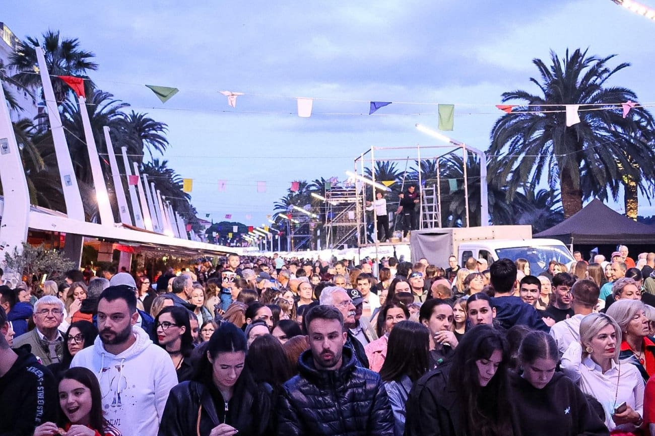 Split večeras ne ide doma: Riva je krcata, a svi čekaju trenutak kada će zapjevati Doris!