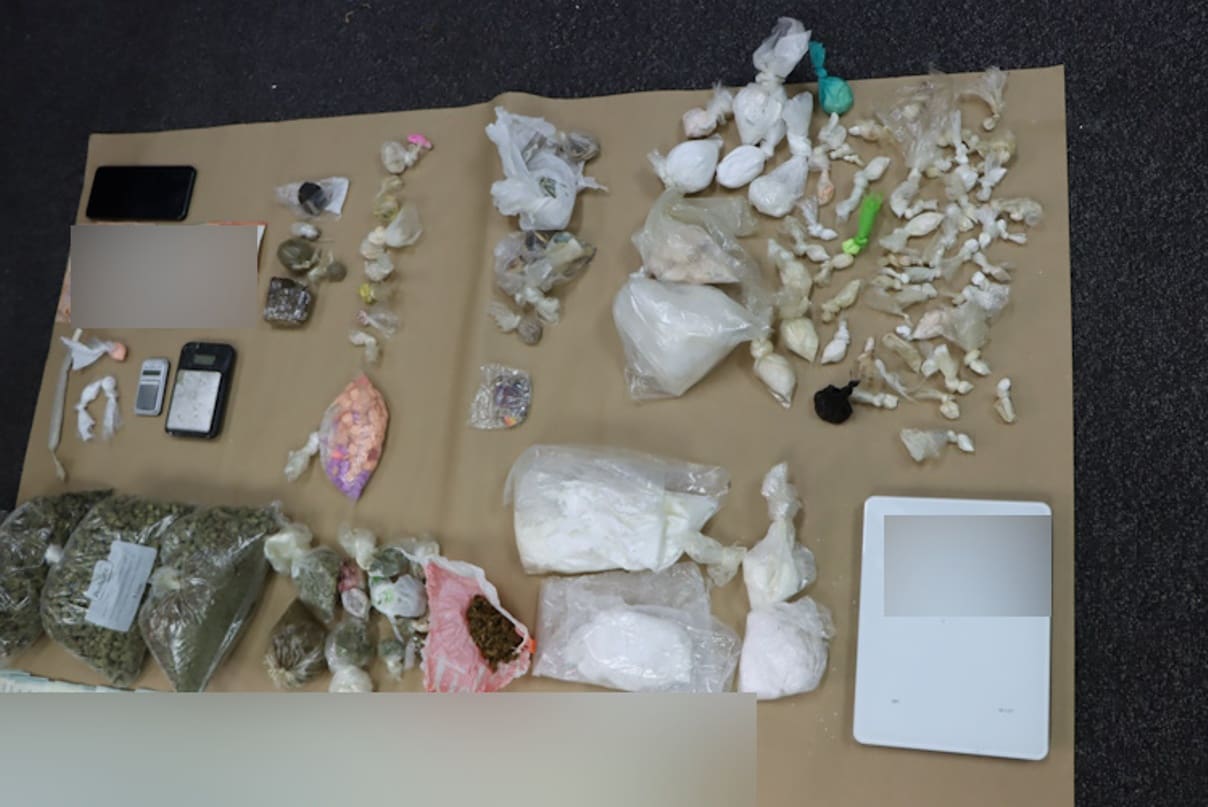 Sumnjivi muškarac ispred zgrade odveo policiju do velike zalihe droge
