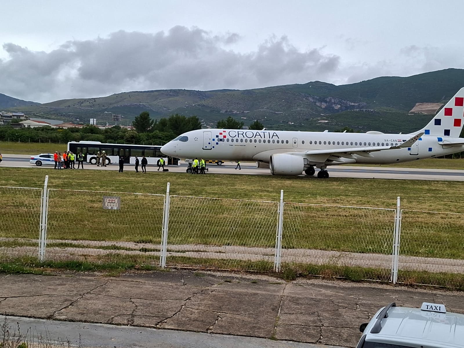 POZNATI DETALJI INCIDENTA Avion Croatia Airlinesa izletio sa staze, u njemu bilo 137 ljudi