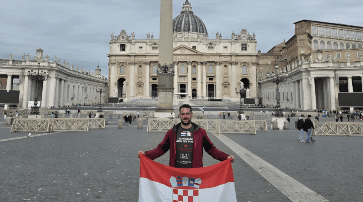 Hod koji je inspirirao Hrvatsku! Solinski vatrogasac Josip Grgić stigao pješice u Rim