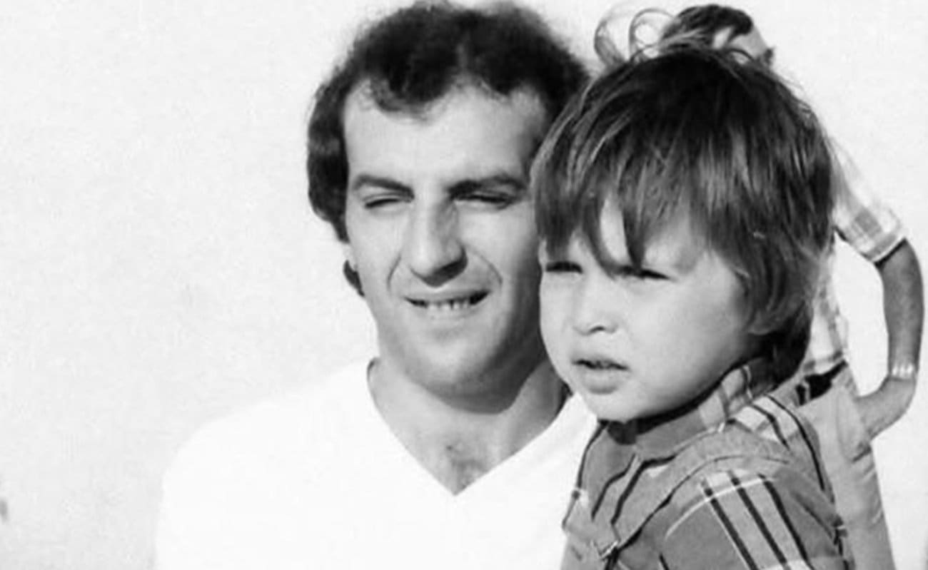 DJEČAK U NARUČJU HAJDUKOVE LEGENDE: Fotografija Jurice Jerkovića probudila je lavinu emocija