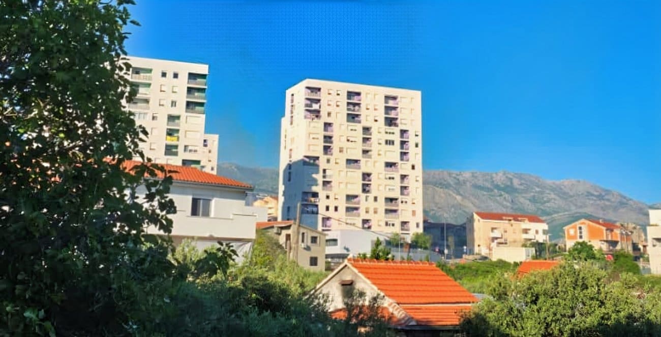 Požar u masliniku u Splitu, na terenu vatrogasci iz Splita, Podstrane i Žrnovnice