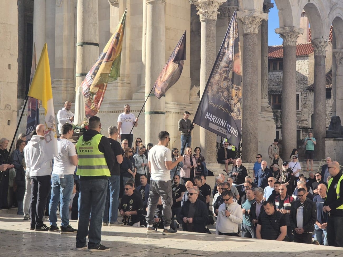 FOTO I VIDEO Marijini ratnici ponovno na Peristilu: Molitva za "čednost žena i domovinu" ove subote prošla mirno, bez incidenata