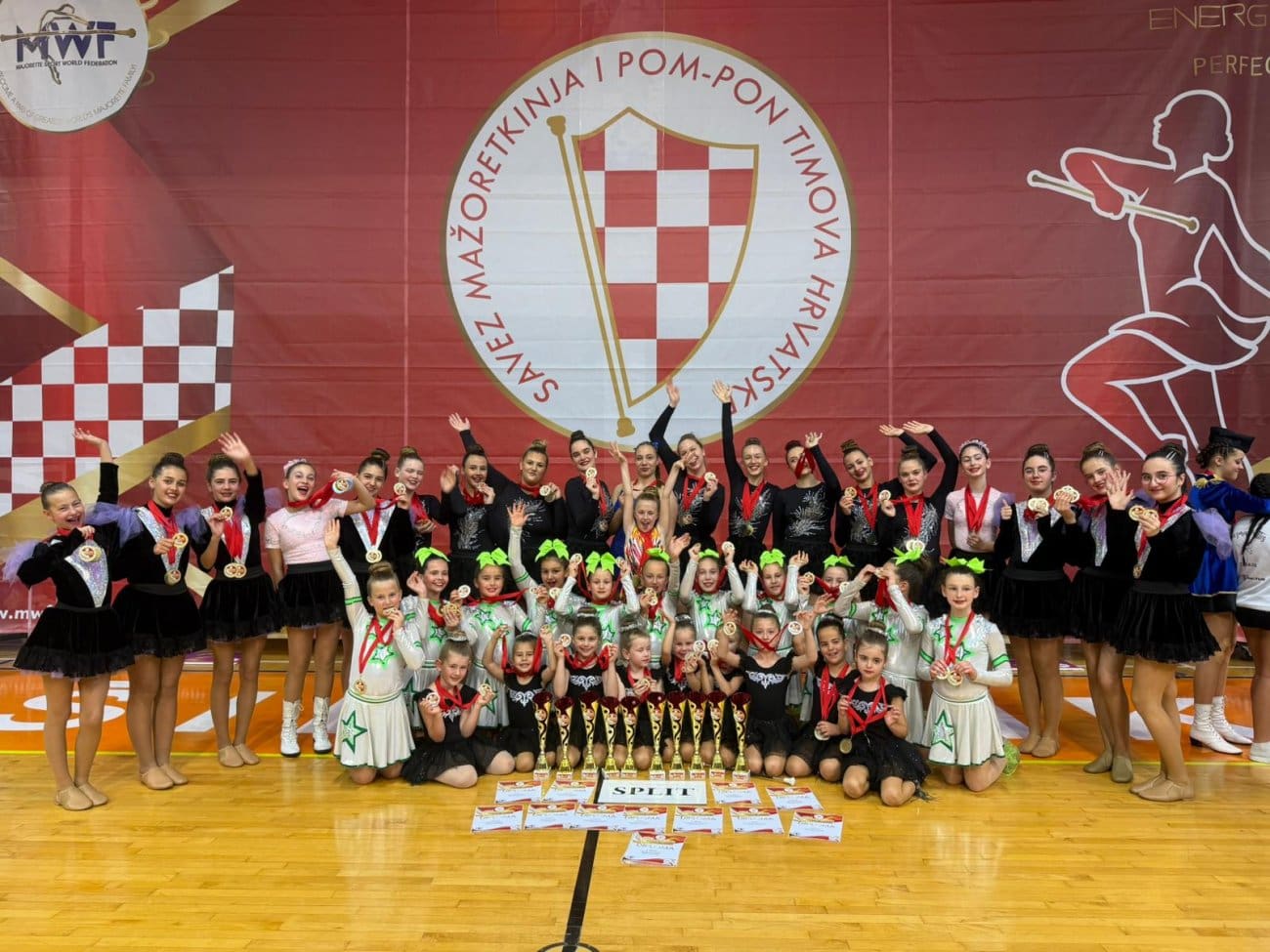 FOTOGALERIJA Splićanke briljirale u Šibeniku: 15 medalja za Mažoretkinje grada Splita