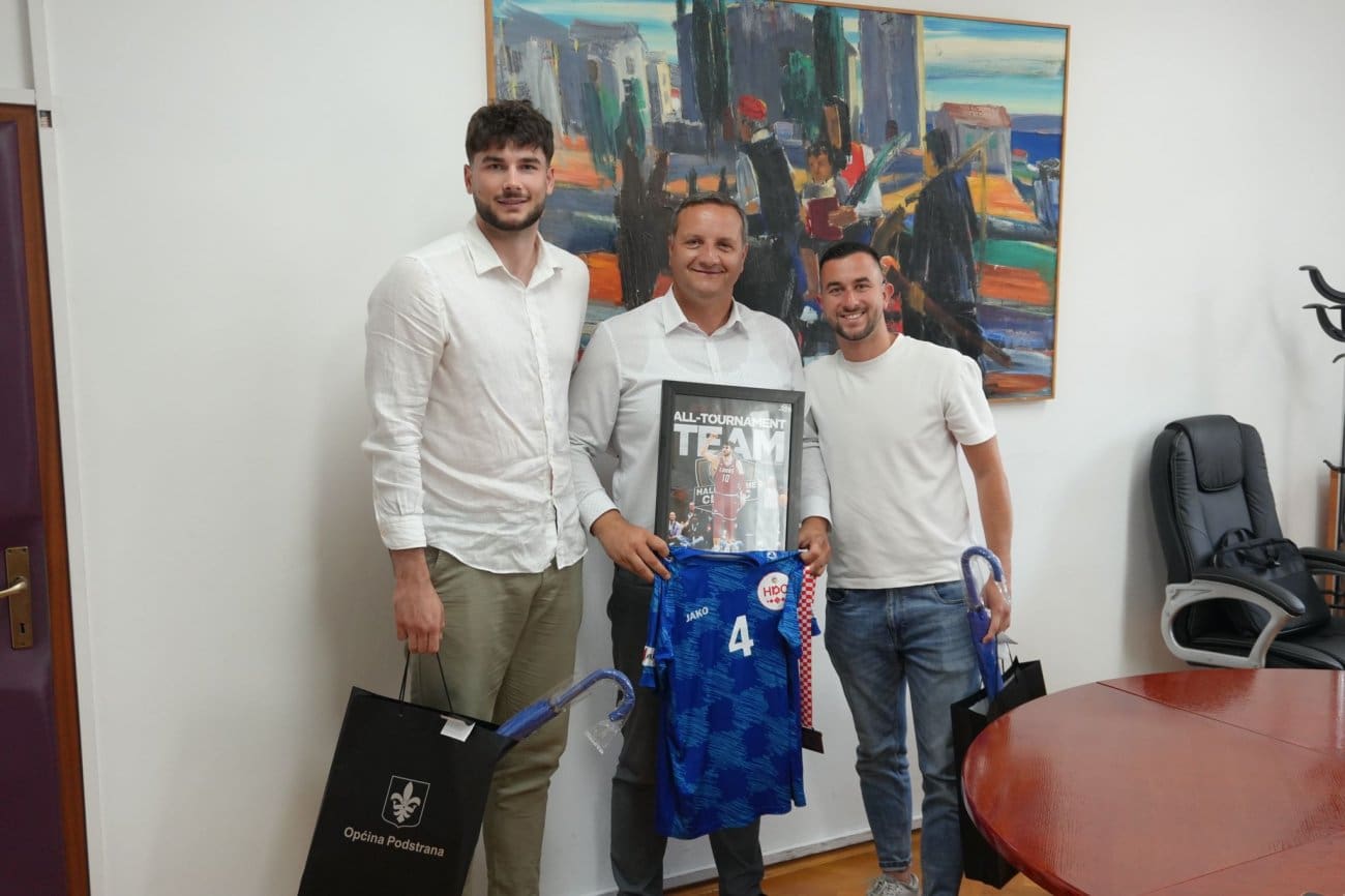 Ponos Podstrane: Načelnik primio Tomislava Buljana i Luku Rosu, mlade sportaše koji nižu velike uspjehe