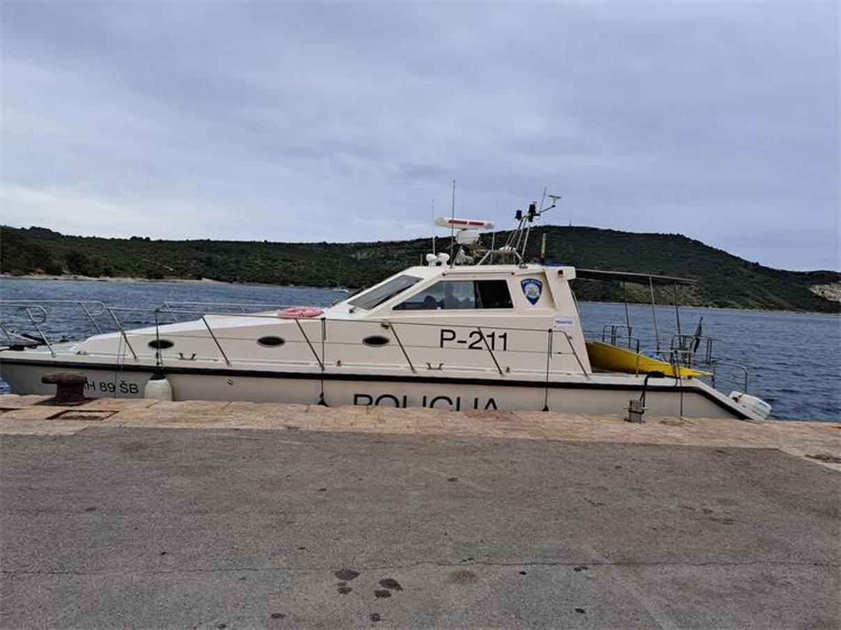 DRAMA NA MORU Kajak mu se prevrnuo na valovima, policija ga pronašla dva kilometra od obale