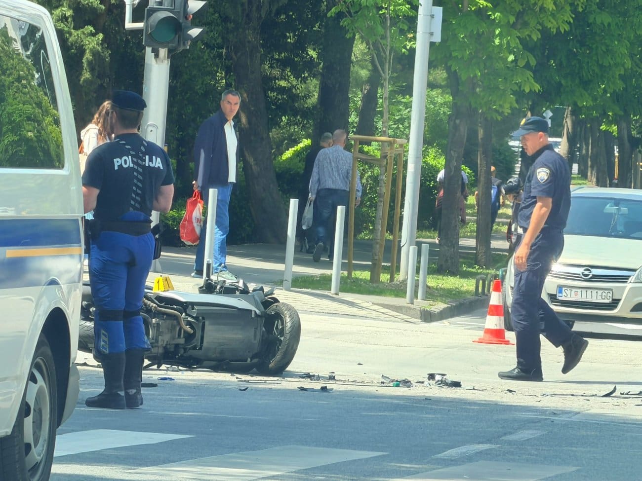 NESREĆA U SPLITU Dvije osobe prevezene u bolnicu nakon sudara automobila i motocikla