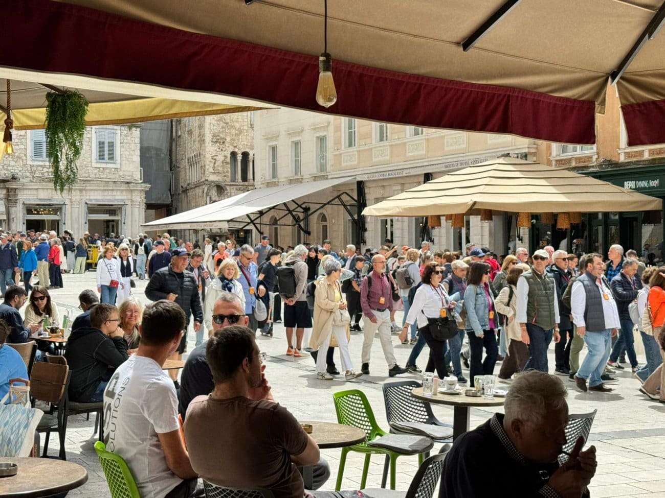 FOTO Split je pun svita, pogledajte slike s Pjace