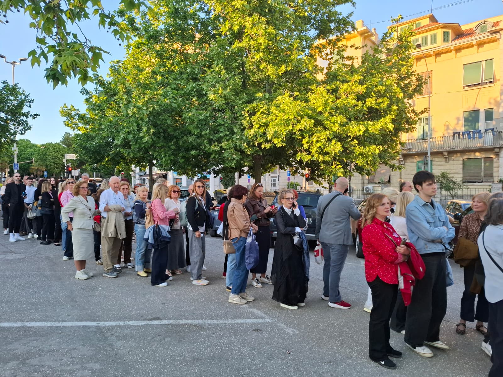 Gužve na ulazima na Stari plac uoči koncerta Tereze Kesovije