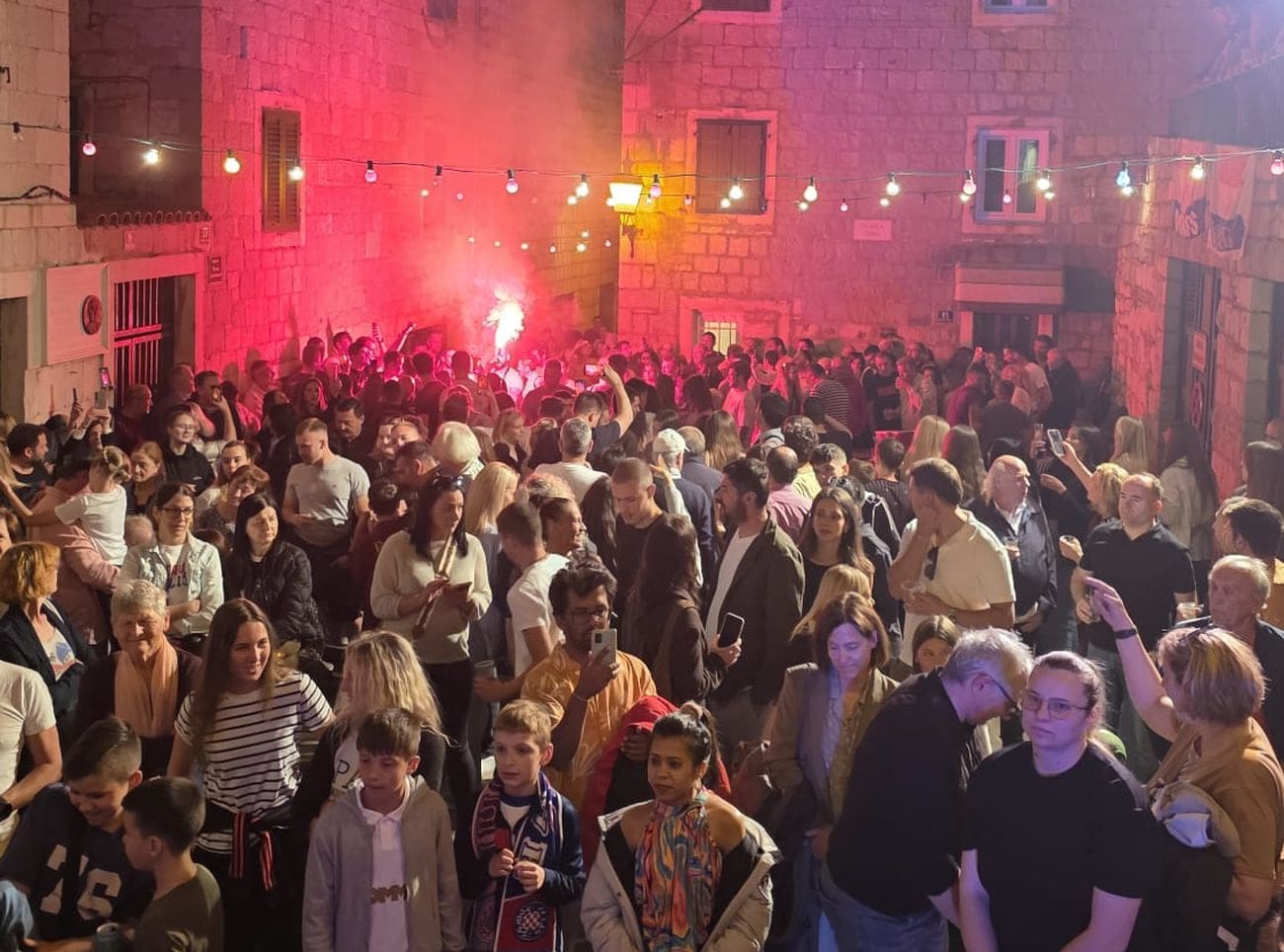 Festivo i Johnny Gitara zapalili Varoš