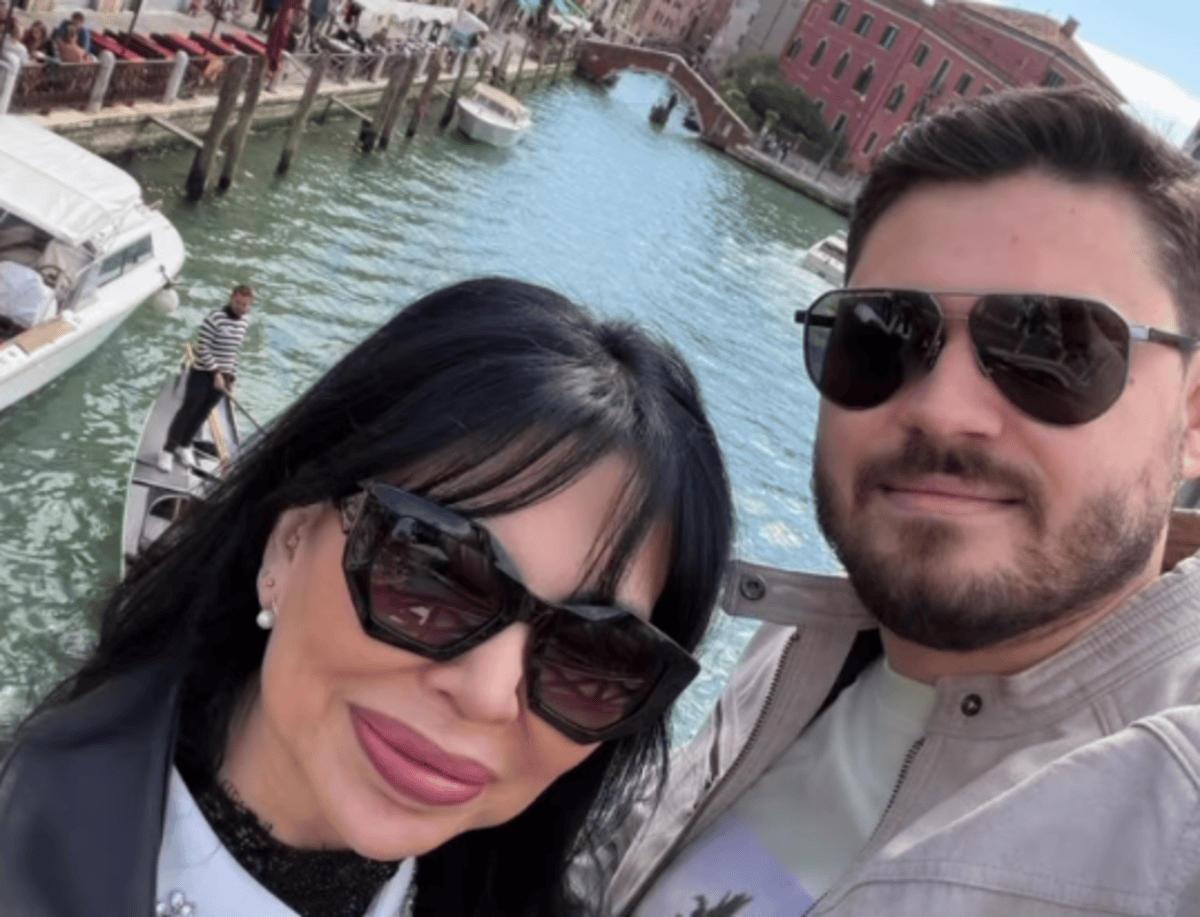 Romansa domaćeg para privlači pažnju javnosti: Ljubav cvjeta između voditeljice i 25 godina mlađeg partnera