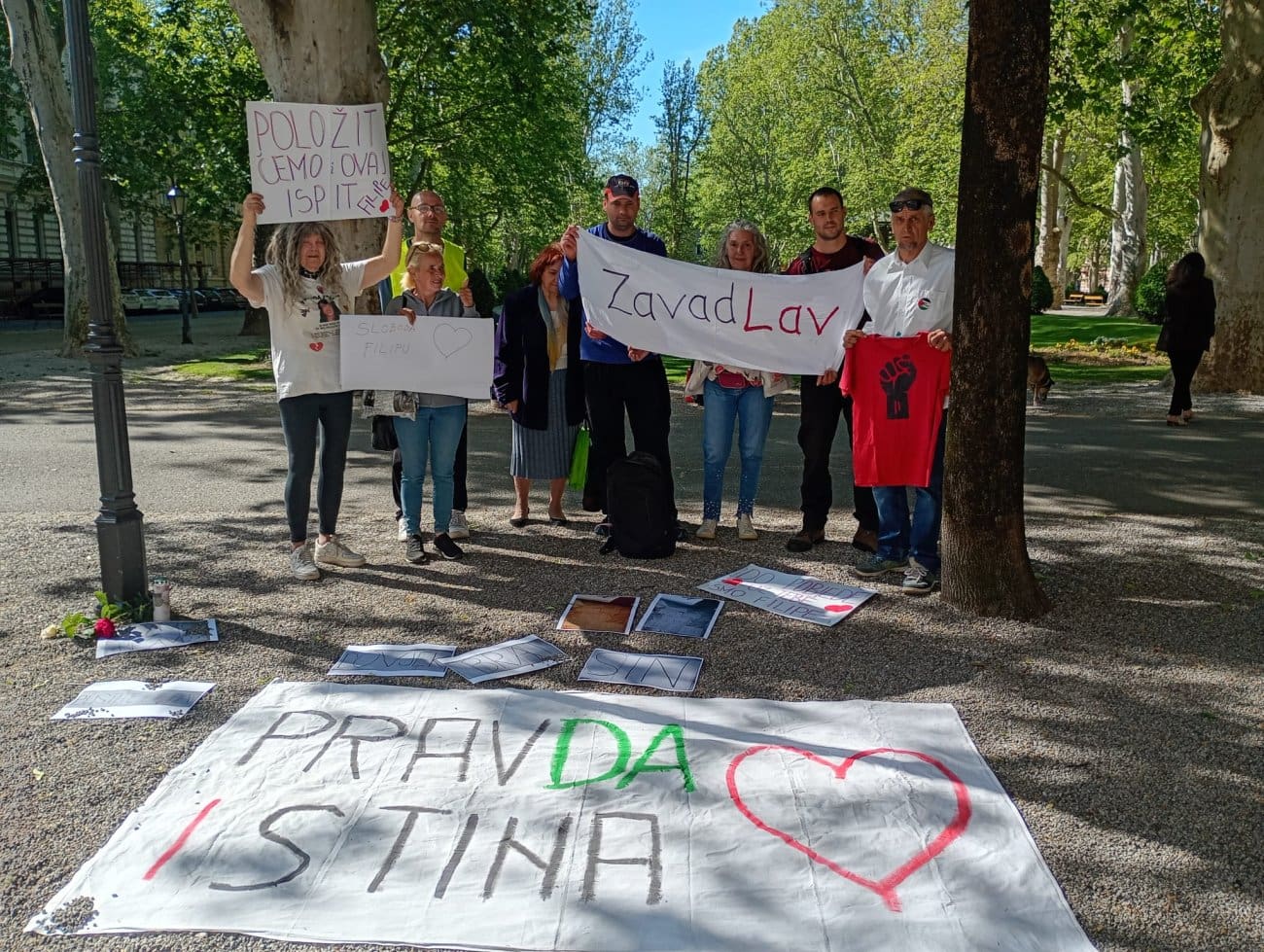 FOTO I VIDEO Podrška Filipu Zavadlavu ispred Vrhovnog suda u Zagrebu