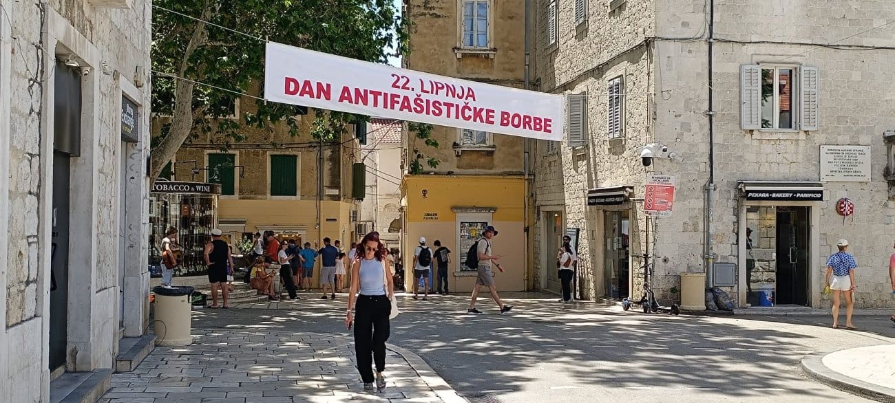 U Splitu osvanuo natpis povodom državnog praznika. Mnogi ne znaju što se obilježava 22. lipnja