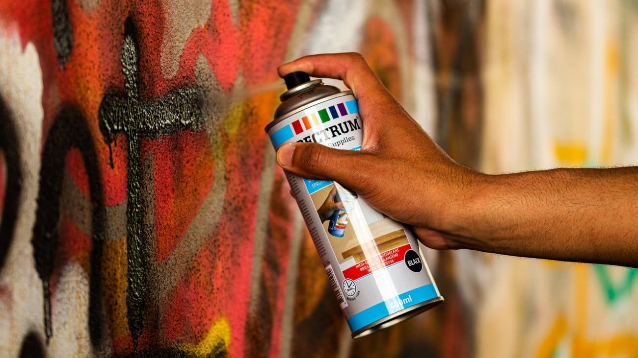 Dvojica Poljaka osumnjičena za ispisivanje grafita u Imotskoj krajini