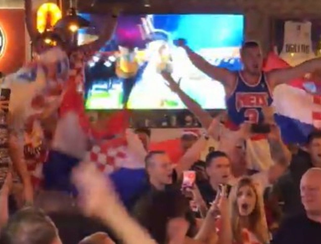 Pogledajte ovo: Hrvatski i engleski navijači susreli su se u pubu