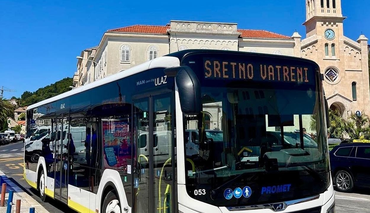 VIDEO Split šalje poruku koja će razveseliti svakog navijača: Pogledajte što je osvanulo na autobusu Prometa
