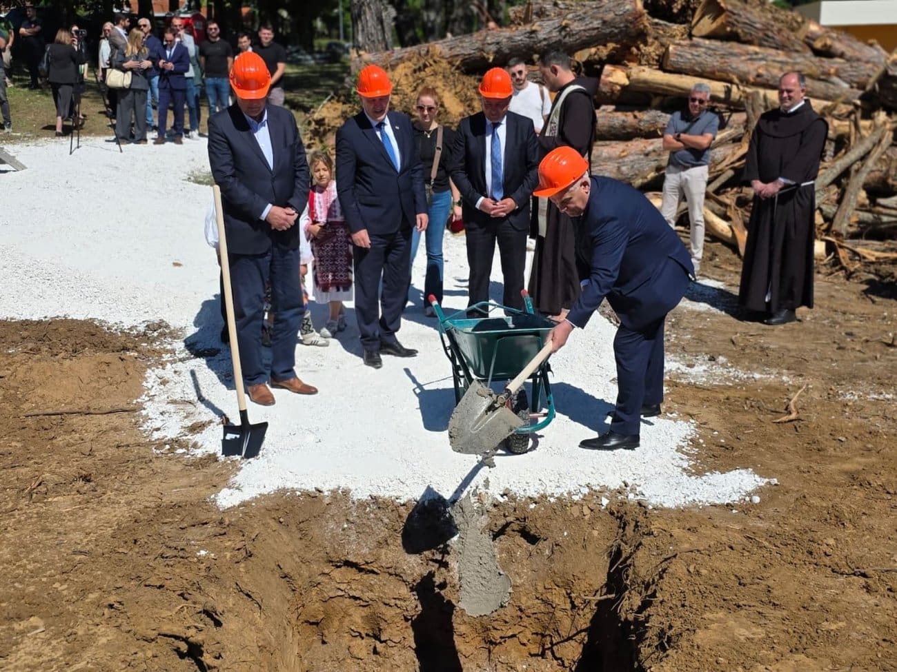 U Vrlici položen kamen temeljac za POS zgradu: 12 mladih obitelji dobiva svoj dom